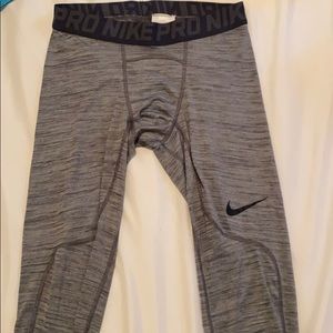 Nike pro cropped leggings